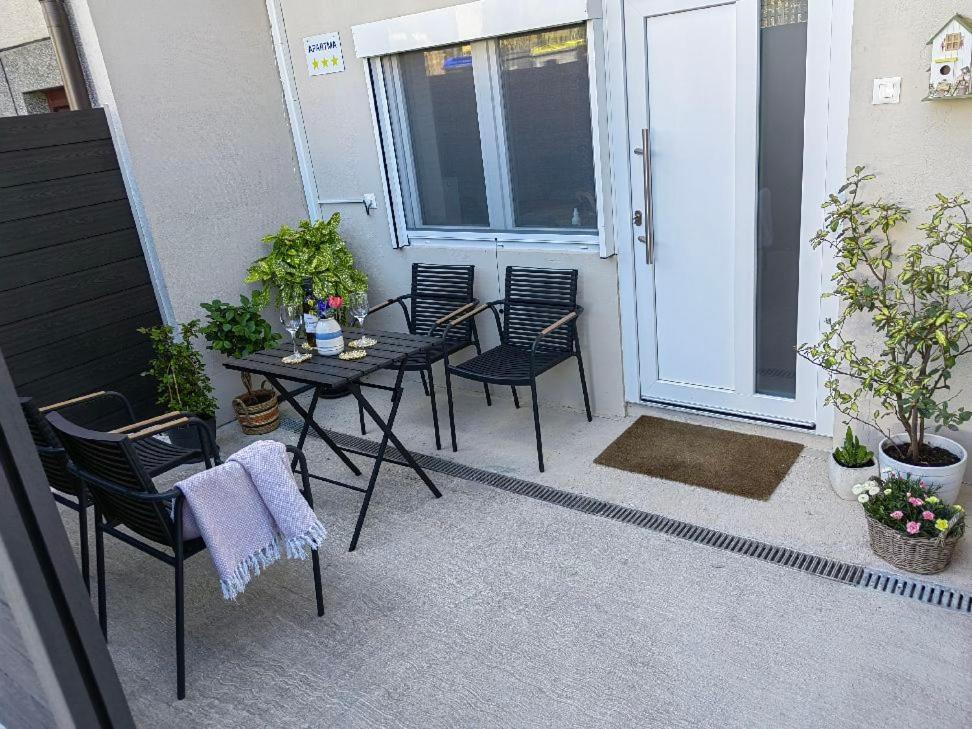 Home-In Apartma Liubliana Exterior foto